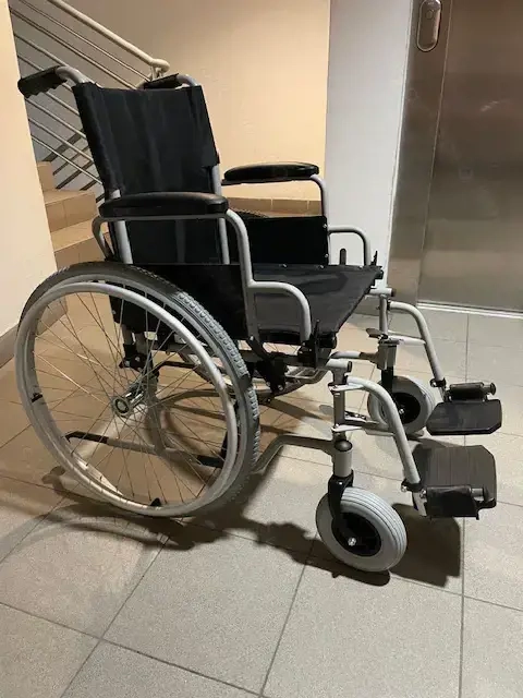 GM 4300 új, összecsukható tolószék eladó Gödöllőn