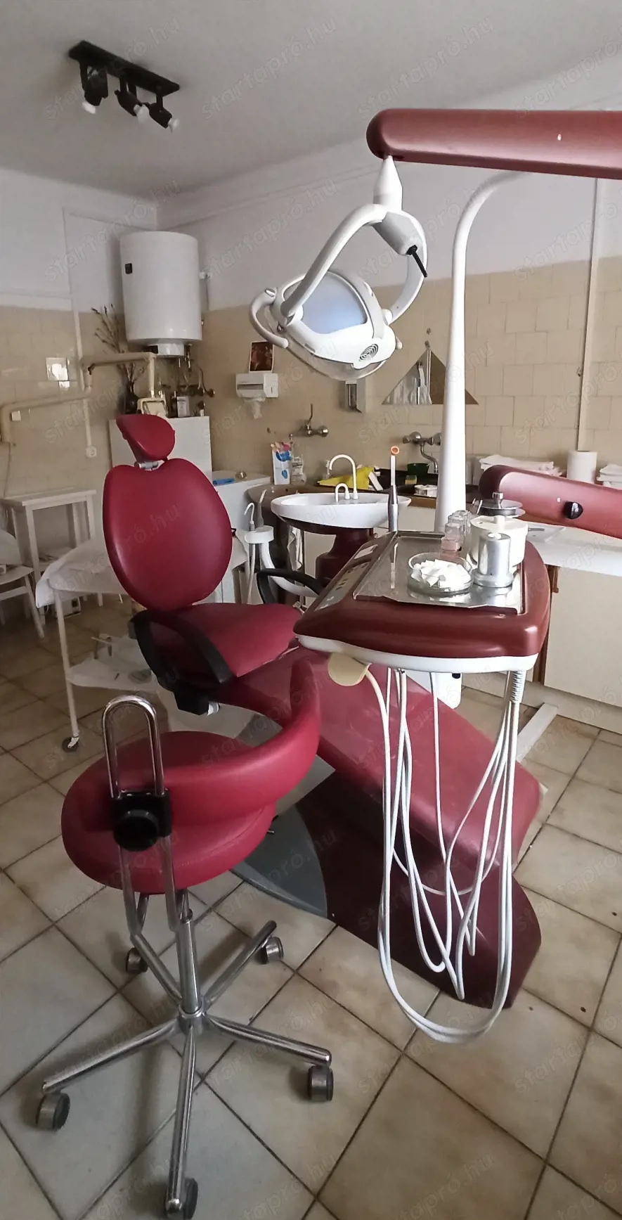 FOGORVOSI rendelő berendezése egyben eladó