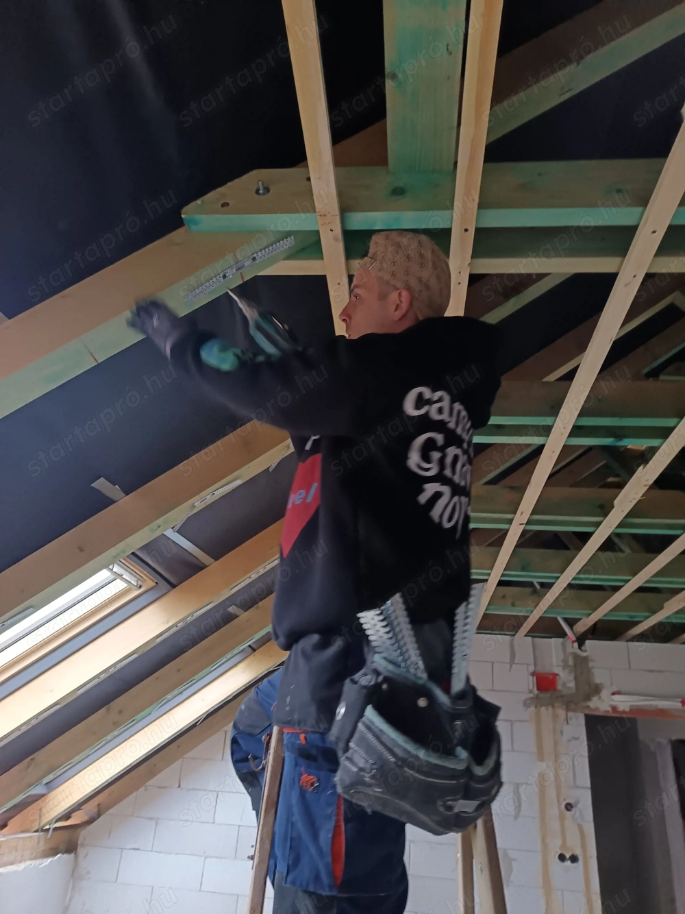 Munka adomat keresem .........