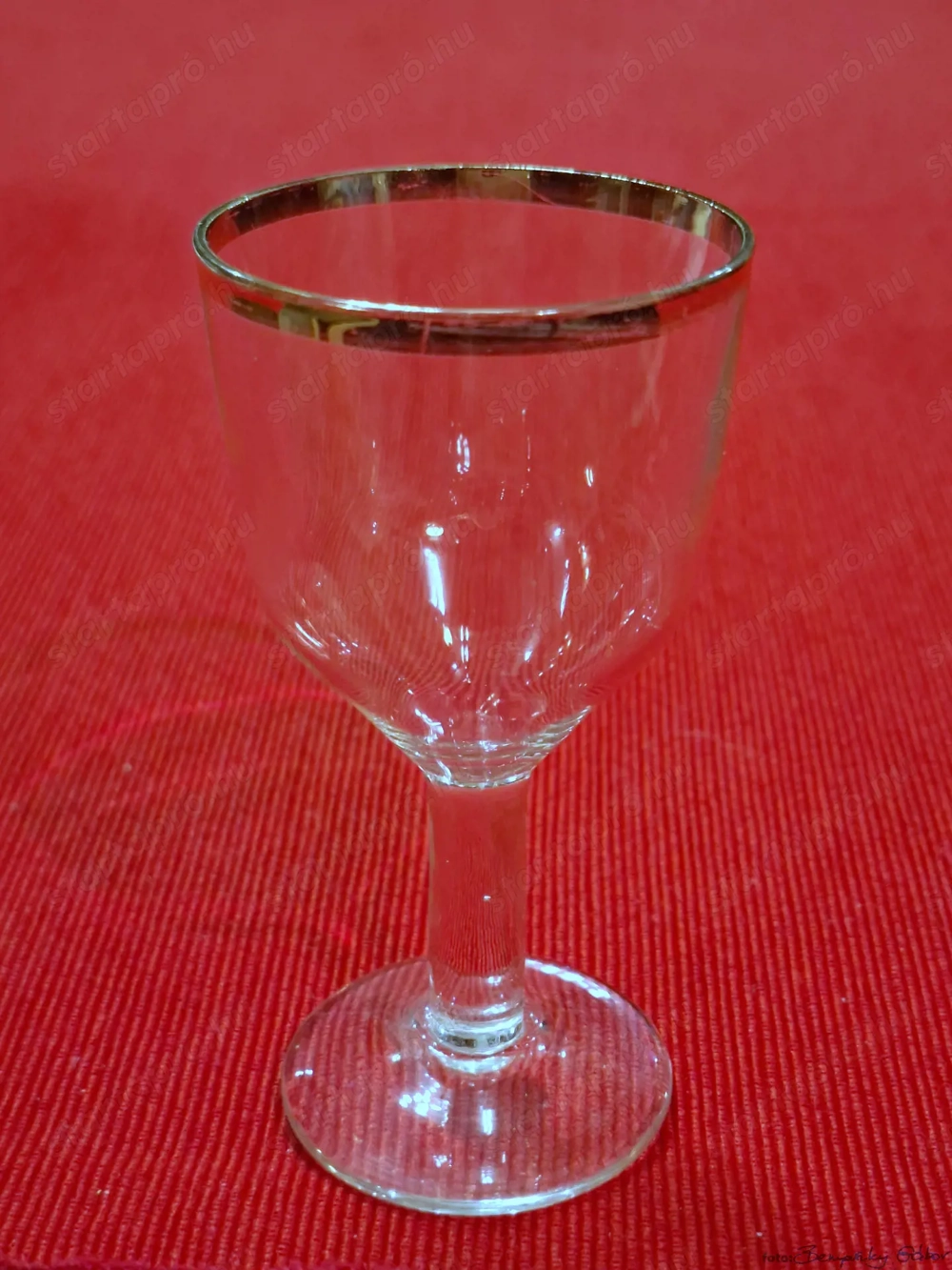 Üveg arany szegélyes talpas, 45-50-100 mm méretű kis boros pohár, eladó