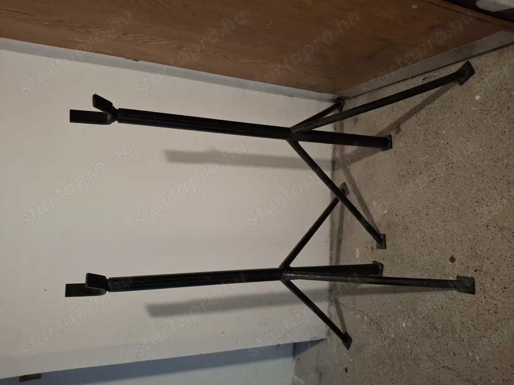 Súlyzóállvány állítható magassággal