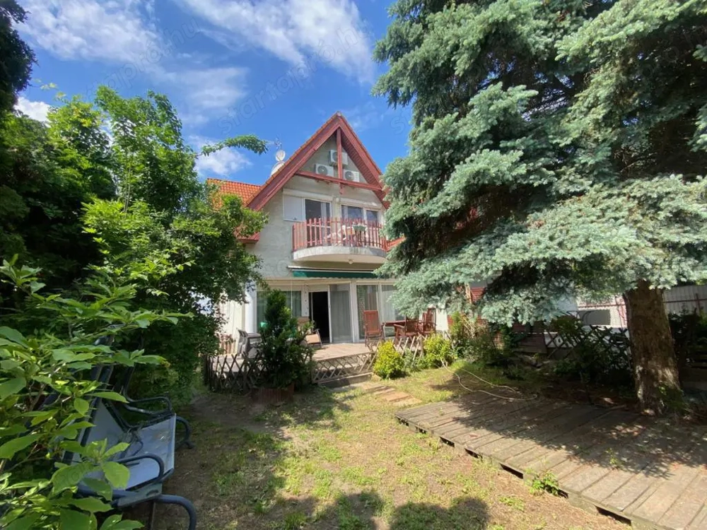 ELADÓ ikerház Szentmihály csendes részén: 5+1 szobás, dupla komfortos, nagy telekkel!