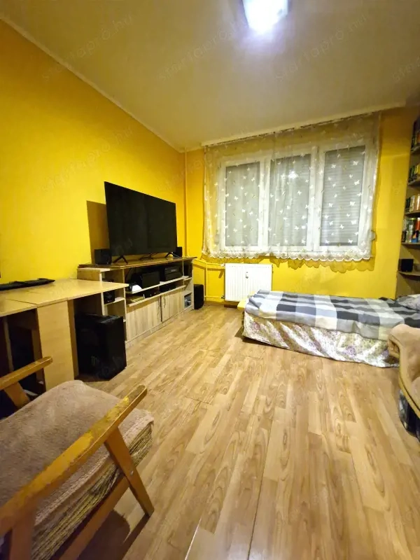 Új nyílászárós, egyedi fűtésű, szigetelt, erkélyes, világos, metróközeli