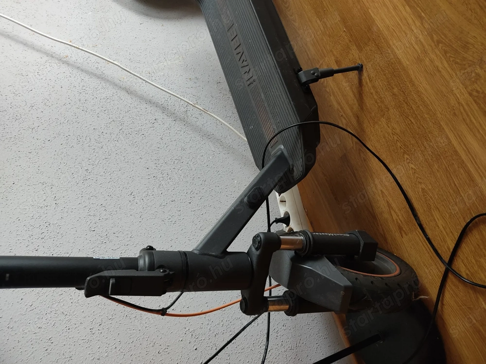 NAVEE erős strapabíró elektromos roller garival