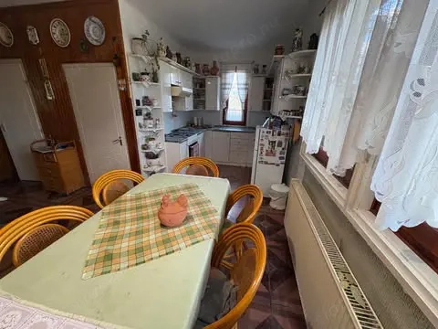 Nyíregyházán az Orosi út elején nappali+3 szobás szintes családi ház eladó!