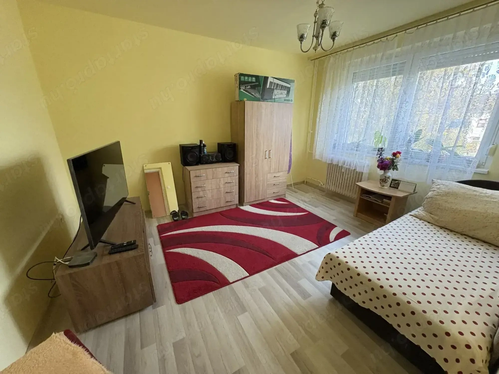 Nyíregyháza-Érkert övezetében az Árpád utcán, eladó egy 2. emeleti  2 szobás, tégla lakás!