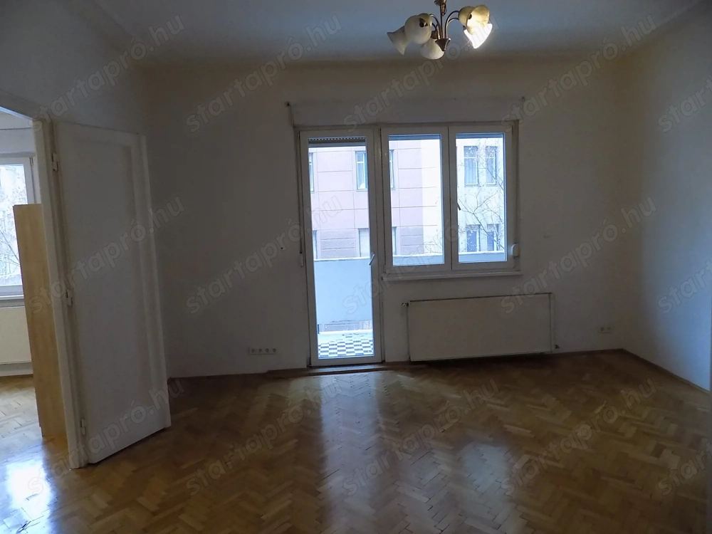 XI.Kerületben  Műszaki egyemnél Olcsó bérü különbejáratú 3 szoba hallos lakás ELADÓ !