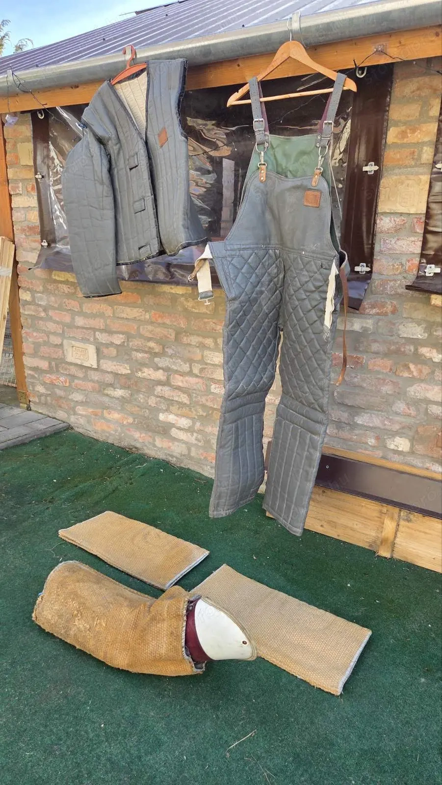 csibészkar+ védőruházat.