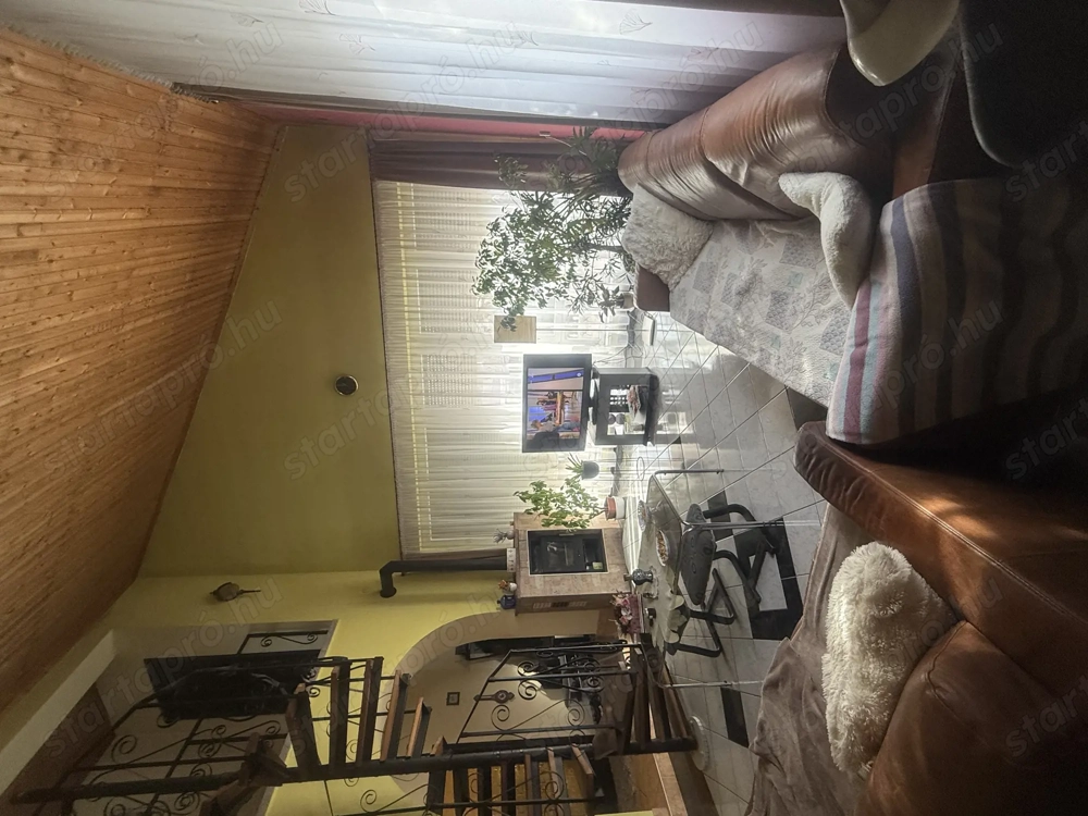 Fóton áron alul eladó családi ház