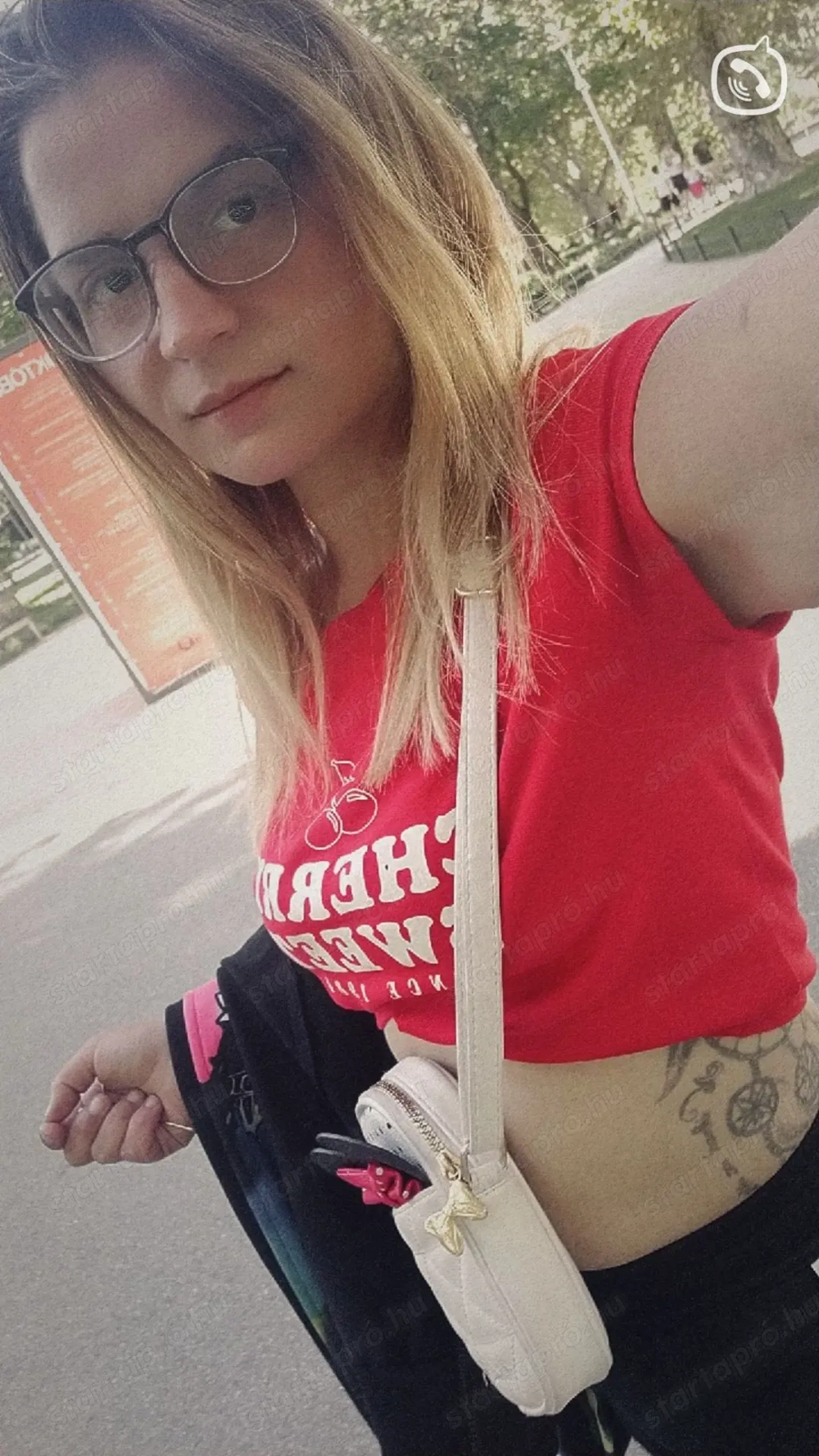 Webcam, videók, fotók (személyes találkozás)