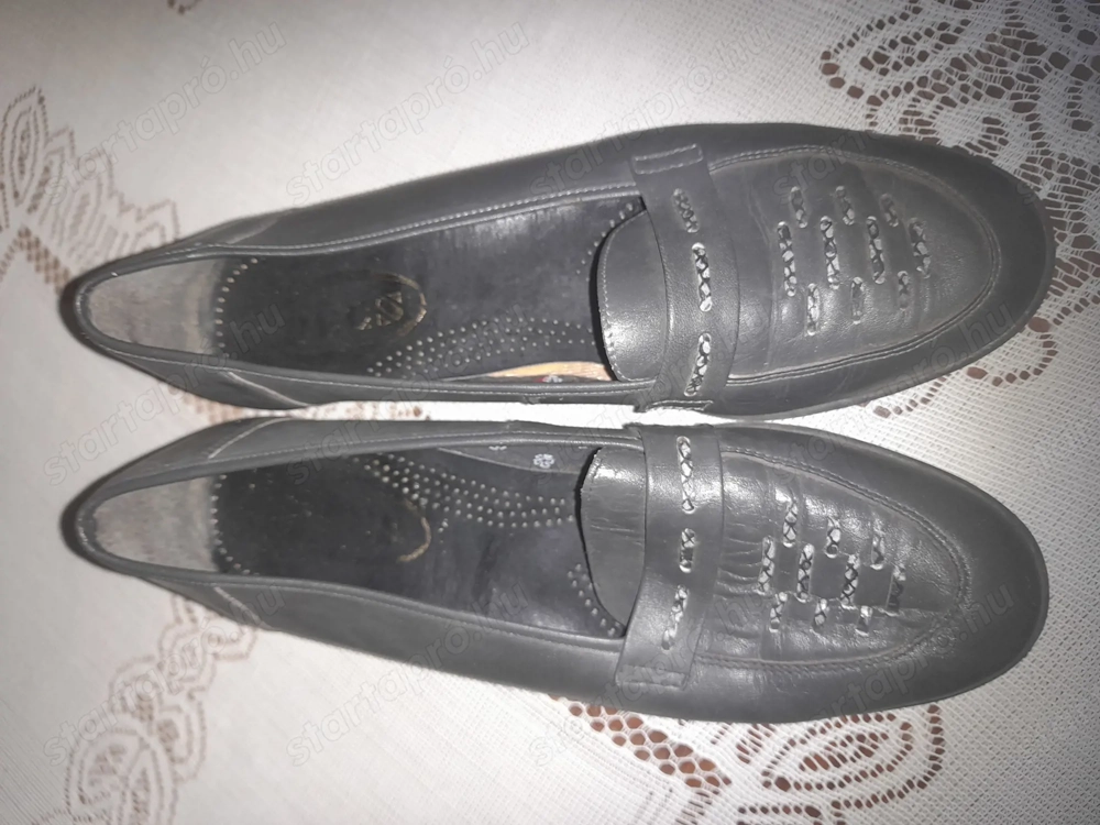 Ingyen elvihető 39-es sötétszürke női bőrcipő újszerű állapotban !!!