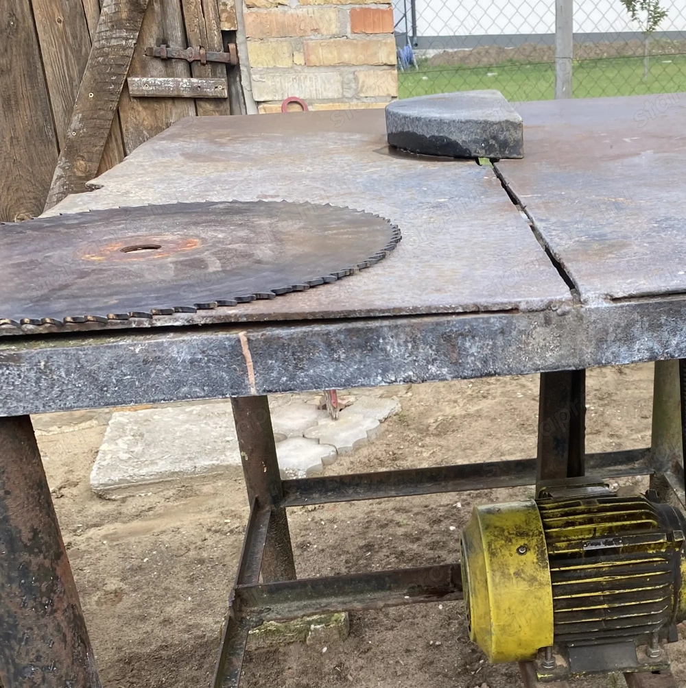 Körfűrész          .