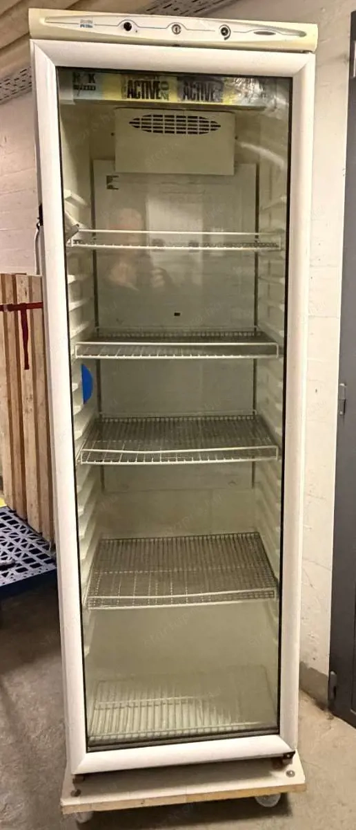 Üvegajtós Hűtővitrin Italhűtő