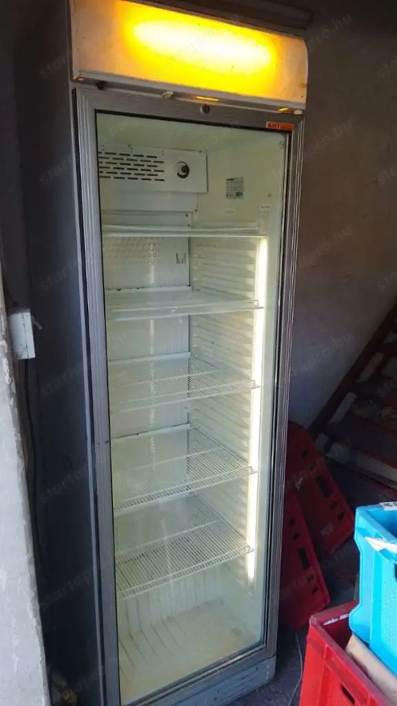 Üvegajtós Italhűtő