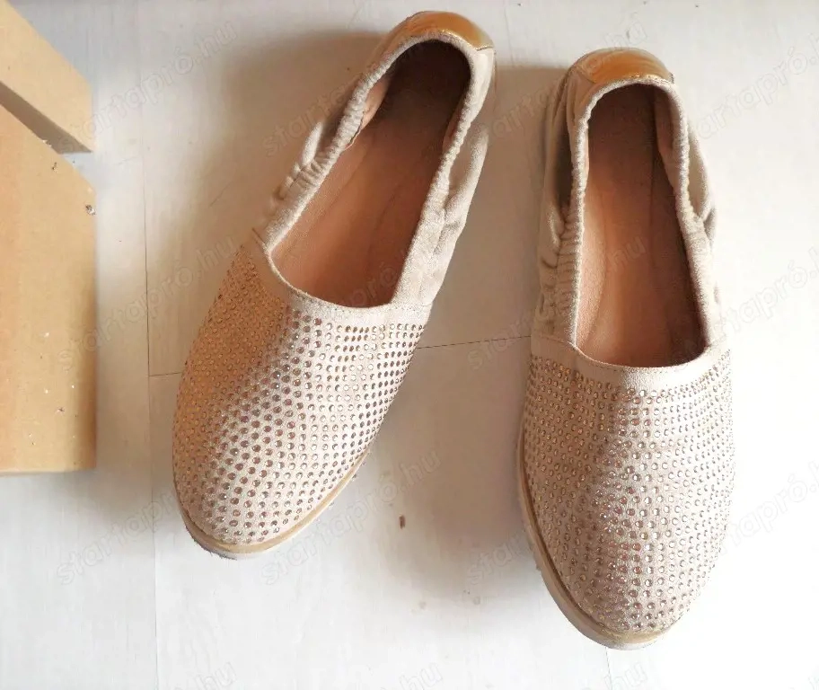 Jenny Fairy Bézs Kövekkel Díszített Szabadidő Cipő,  1x felvett