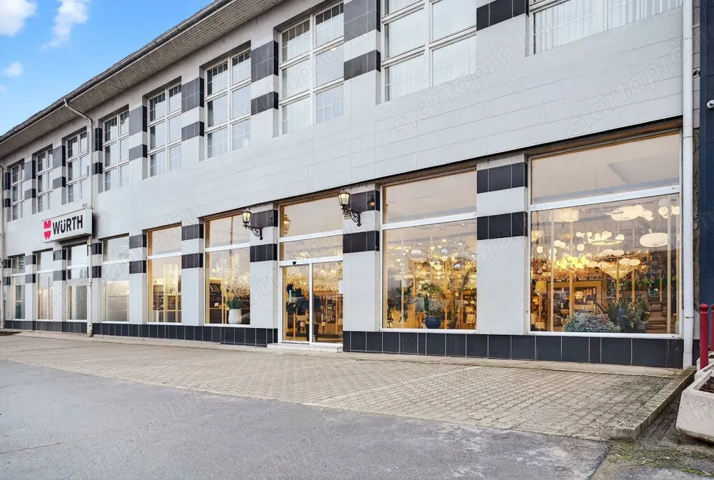 Bécsi úton kiemelten forgalmas üzlethelyiség kiadó!