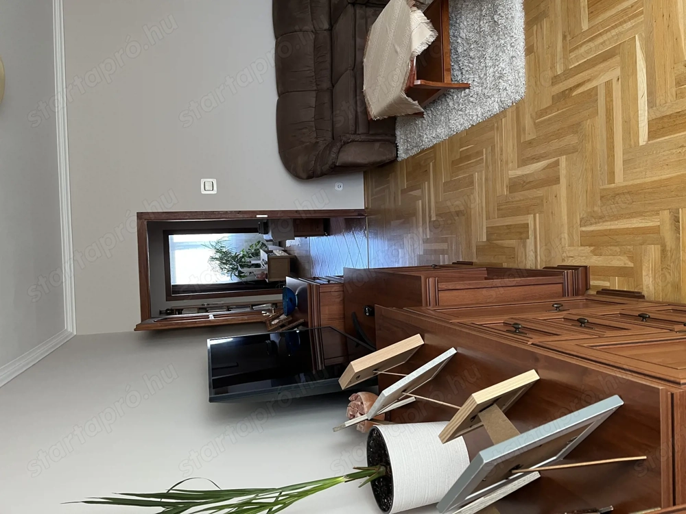 Debreceni,szép 2,5 szobás,1 emeleti,erkélyes lakás