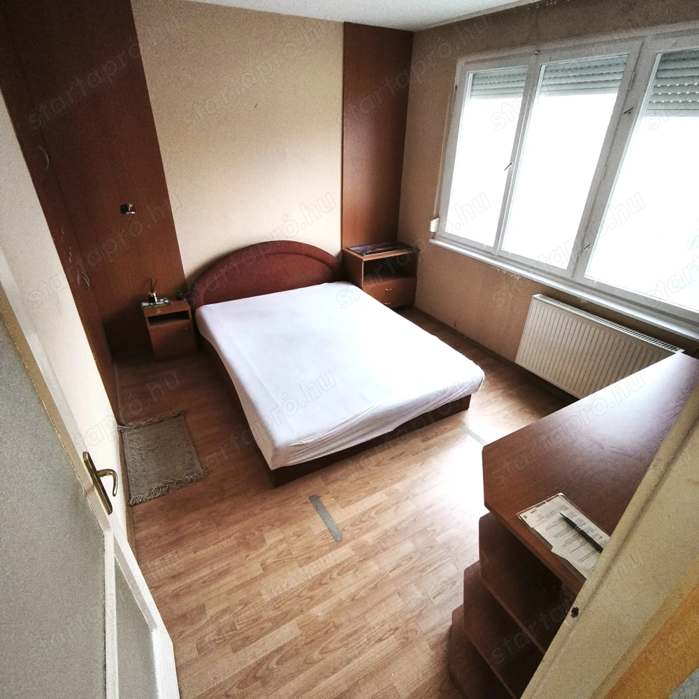 Nagykanizsán a Teleki utcában 2. em.-i 2 szobás, erkélyes lakás kiadó.