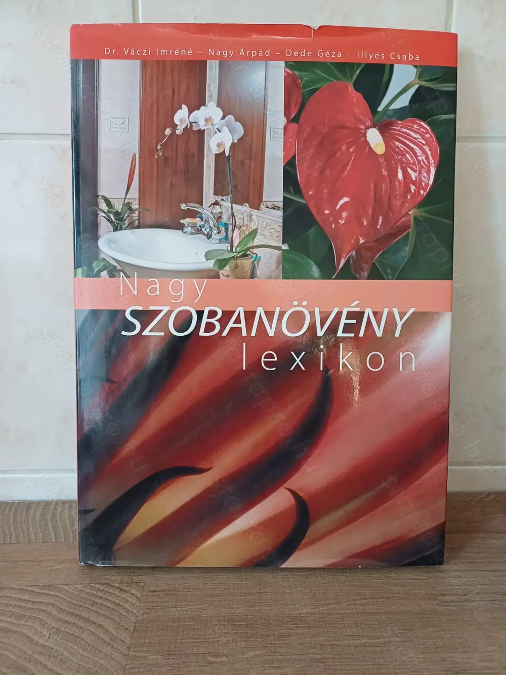 A nagy szobanövény lexikon c. könyv eladó.