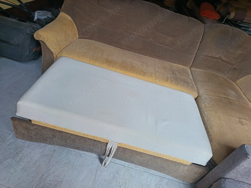 Eladó L  alakú Sarokkanapé 