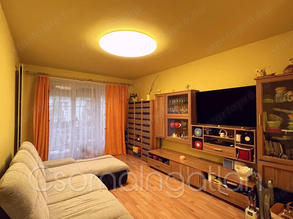 Csorna - központban 2003-ban épült lakás eladó