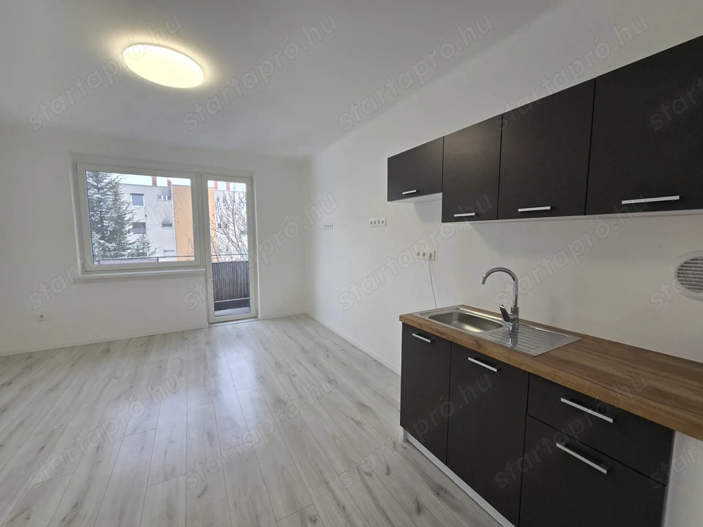 Fiatalos, teljeskörűen felújított 37 m -es lakás eladó Rajkán 