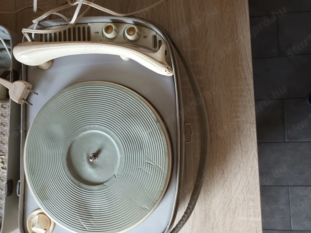 Régi eredeti OROSZ Táska lemezjátszó 