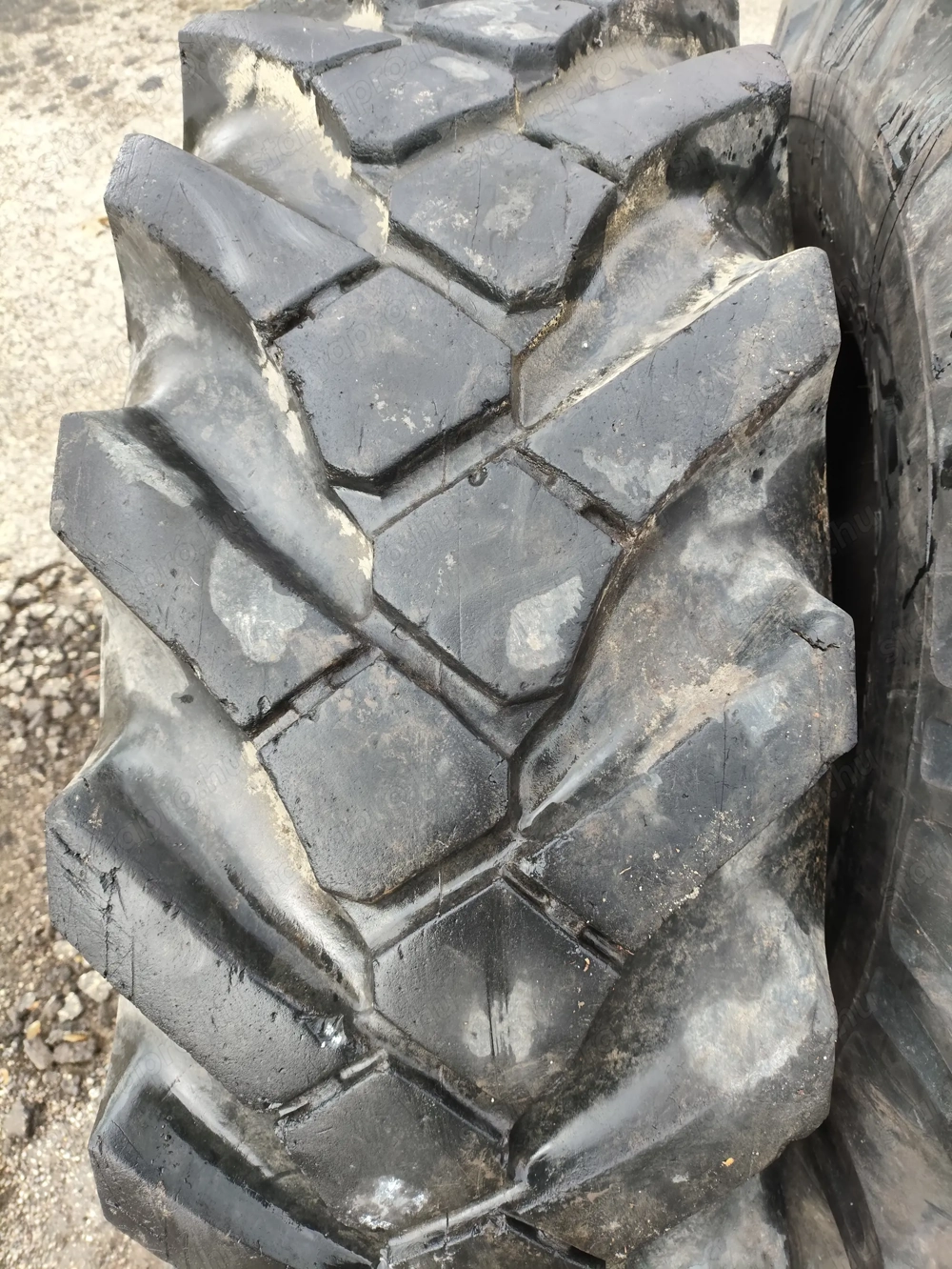 14.5 R20 használt BKT ipari mezőgazdasági gumik 14,5 r20 14.5 20 14.5-20