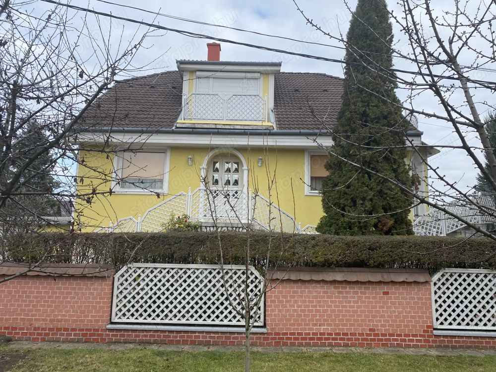 Eladó Miskolcon 240 nm 2 generációs családi ház