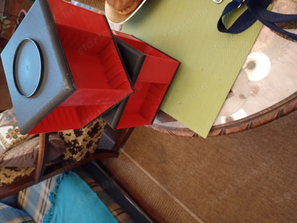 2db egybe Retró magnó kazetta tartó, forgatható, hibátlan állapotban az 1980-as évekből. Kazetták né