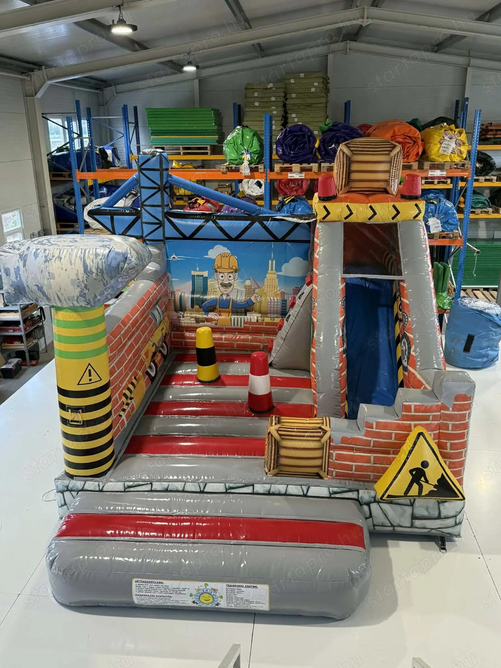 Eladó Építkezés Csúszdás Ugráló