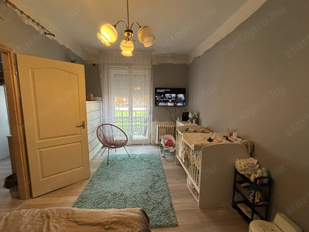 Kiváló elrendezésű, erkélyes, 2.emeleti lakás eladó!