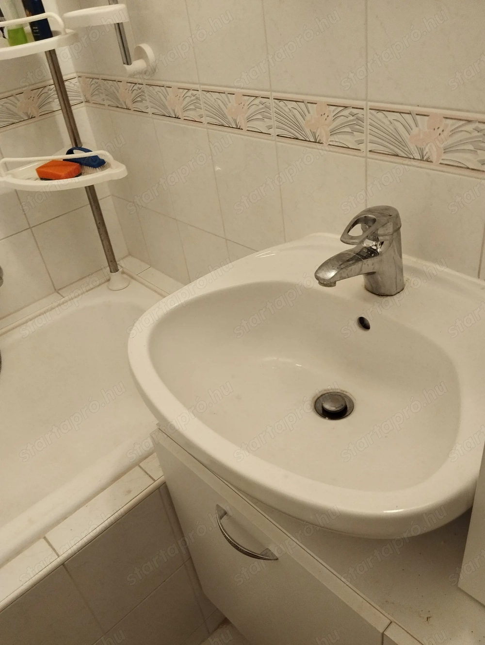 Tóvárosban 4 emeleti 2 szobás 52 m2-es erkélyes panellakás