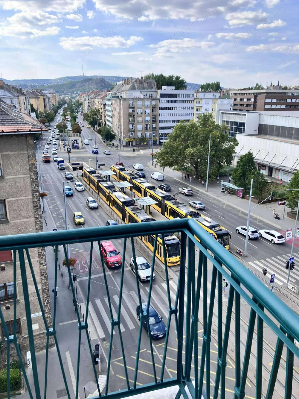 Újbuda központban panorámás 1,5 szobás erkélyes téglalakás a legfelső emeleten eladó!