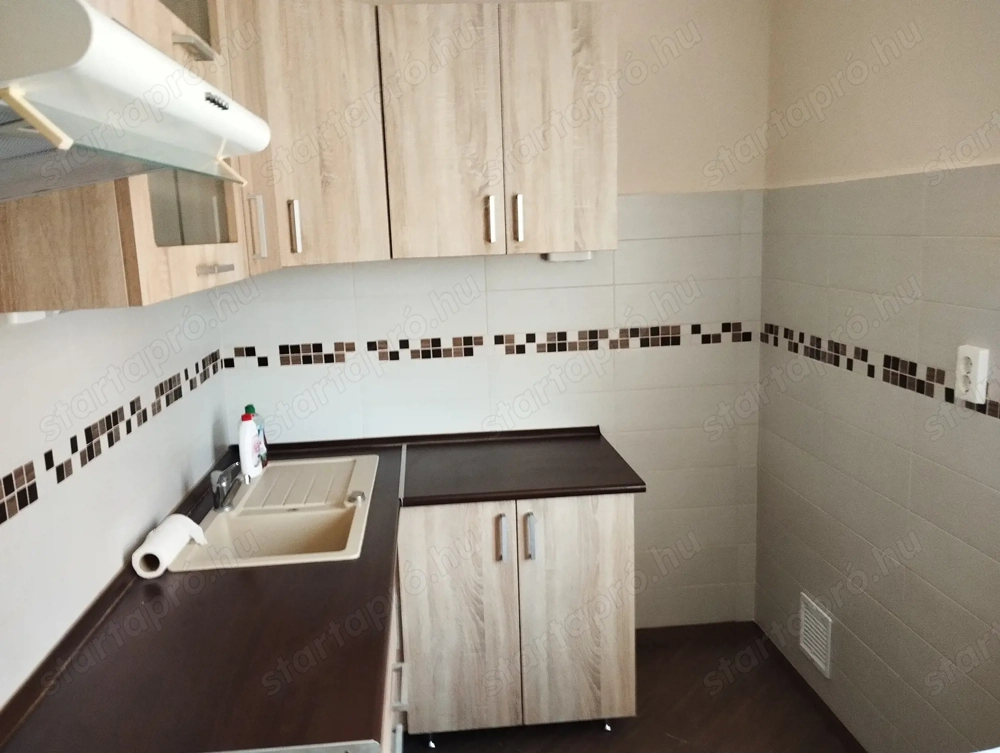 Palotavárosban, Kodolányi János utcában 4 emeletes épületben 