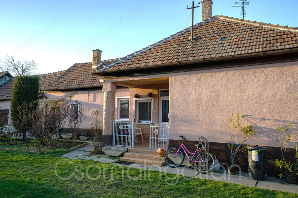 Szárföld - családi ház eladó 3 szoba + étkezővel 