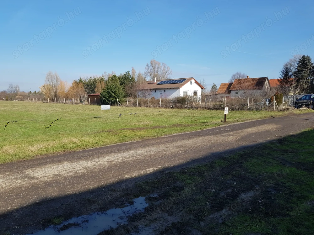 Eladó 4162 nm-es, 2 utcára nyíló telek   közmű az ingatlan előtt!