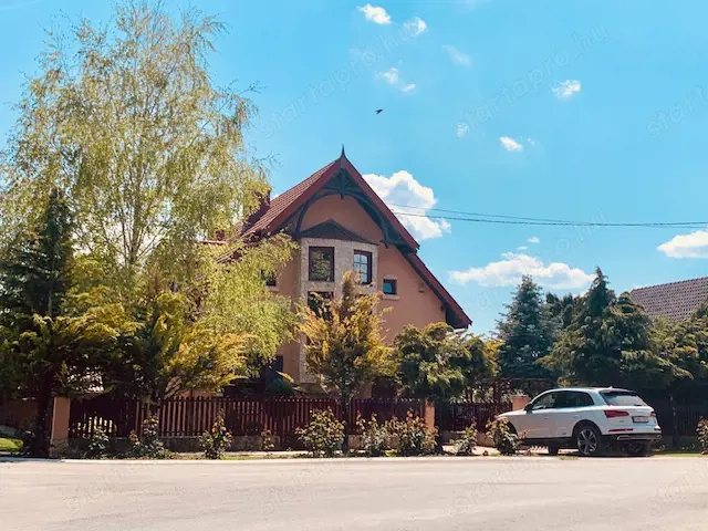 Eladó, Mezőhegyes István király utca 19, duplakomfortos családi ház