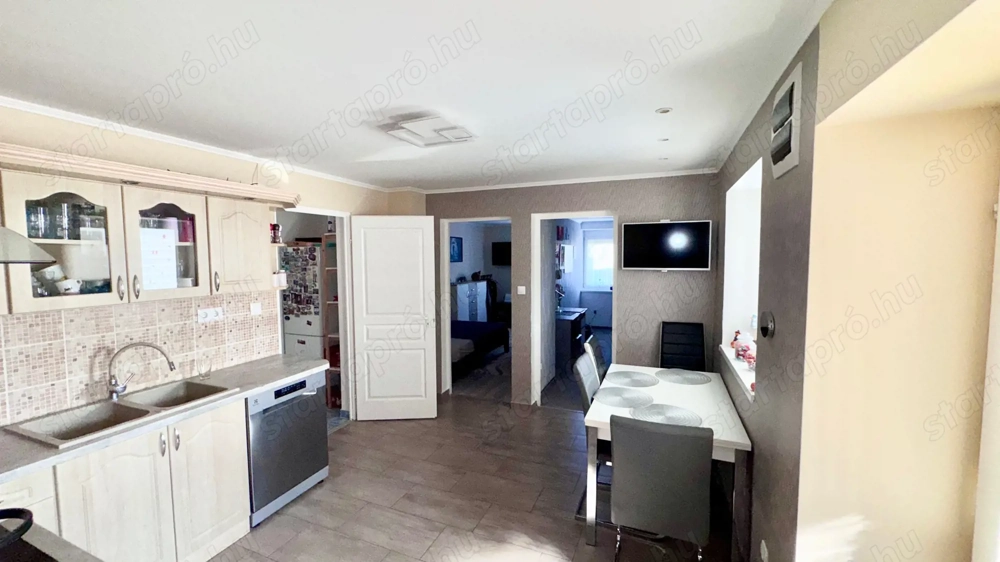 Felújított, 3 szobás, 95 nm-es, önálló családi ház eladó!