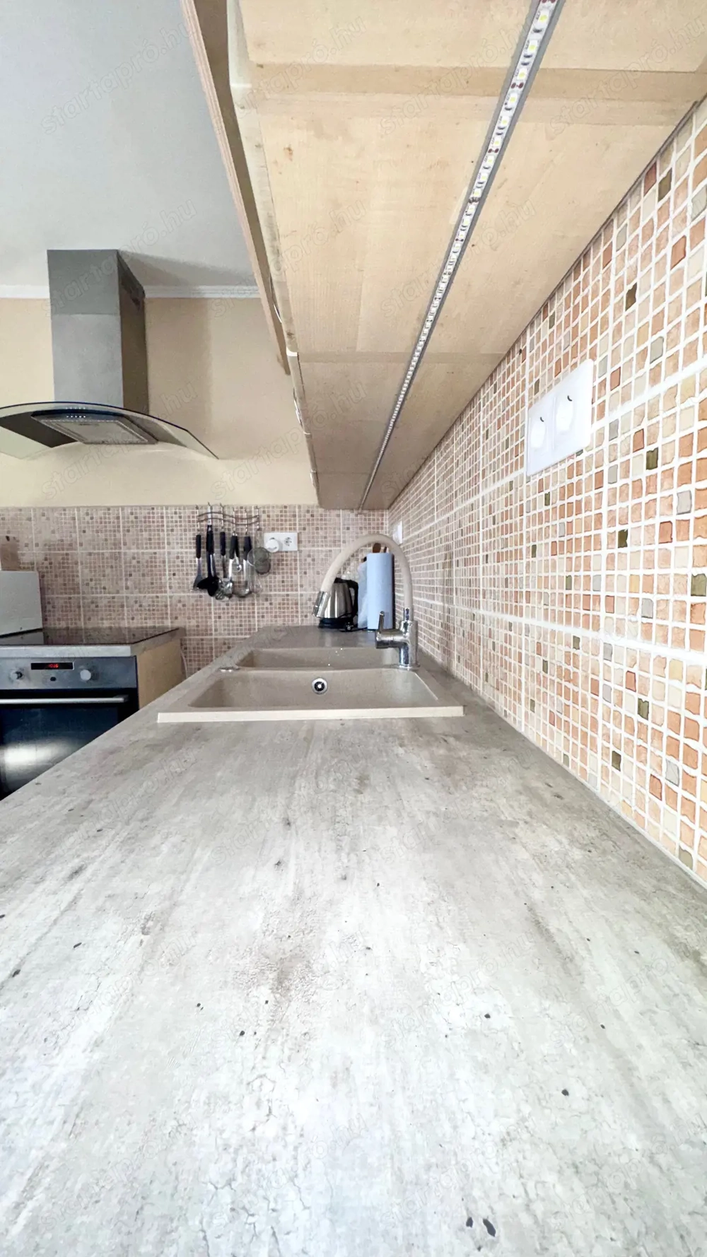 Teljessen felújított, 3 szobás, 95 nm-es, klímás családi ház eladó!