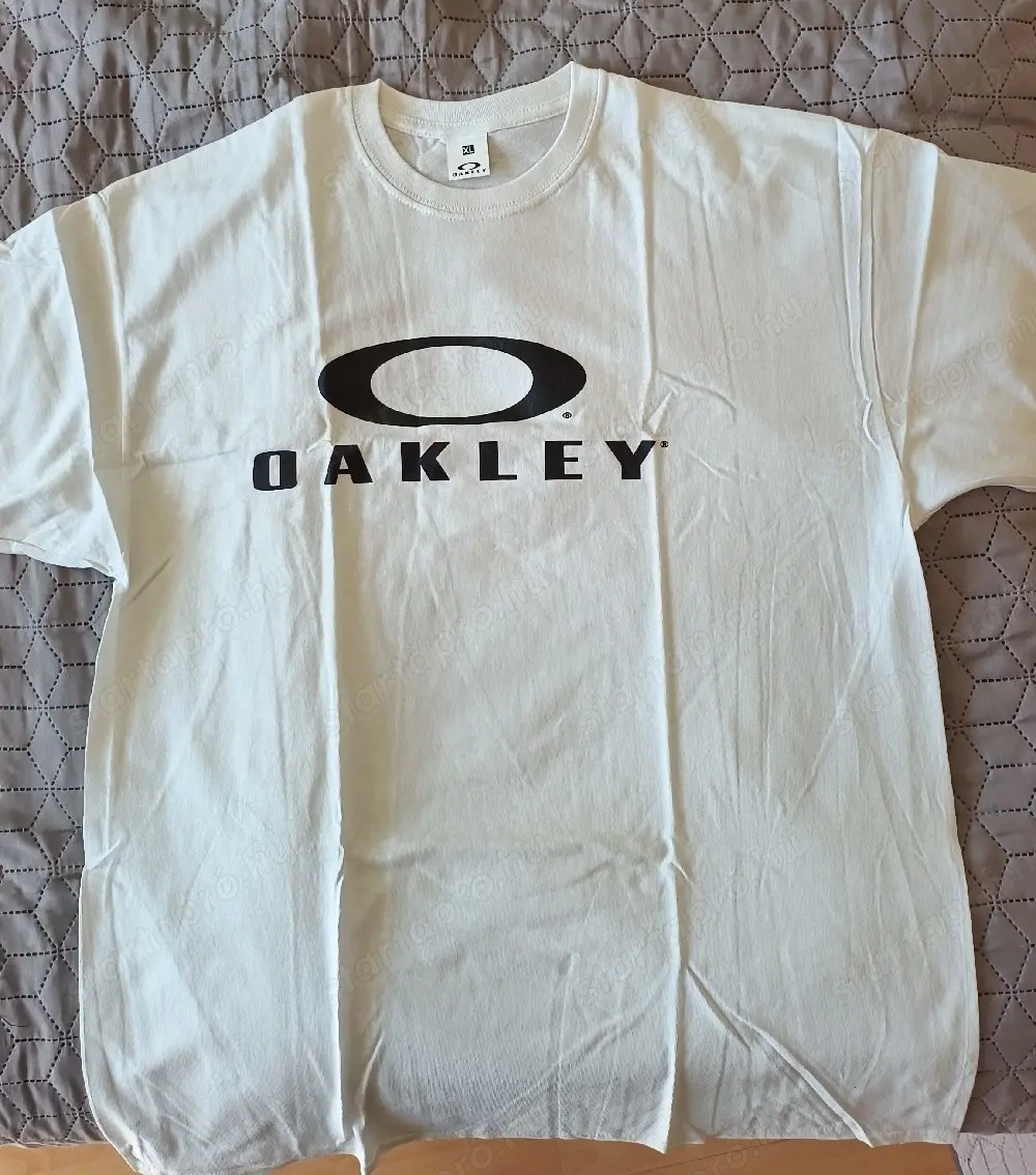 Oakley fehér, fekete logóval XL méret