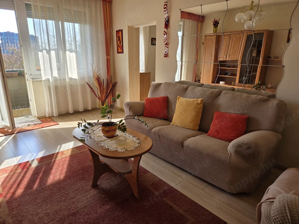 Újpesten a Városkapunál felújított kétszobás lakás eladó!