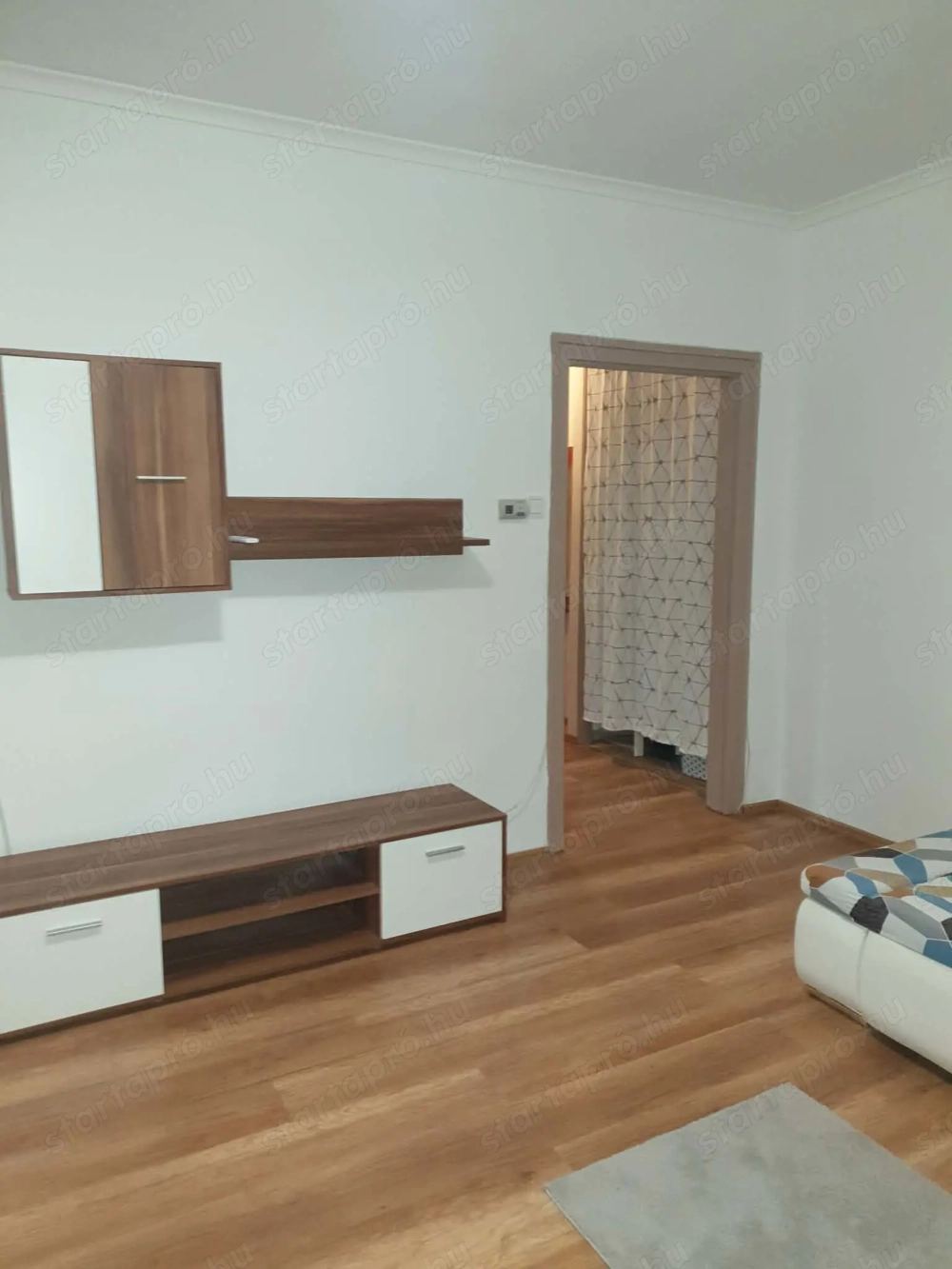 Nyíregyházán a Bessenyei téren, 1+1 szobás lakás kiadó!