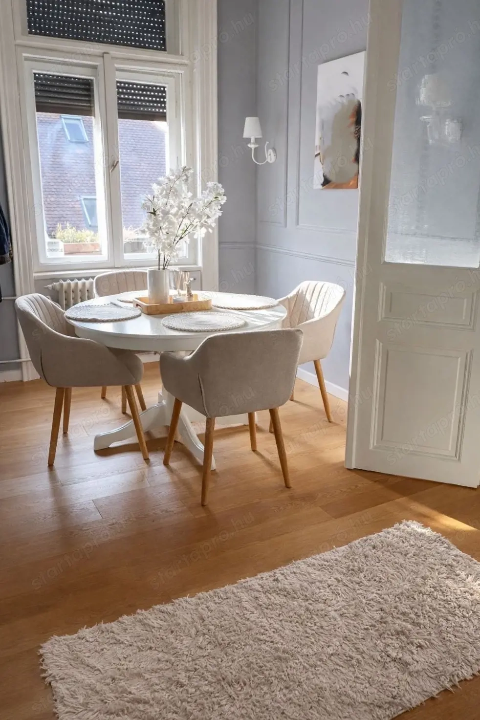 Győr belvárosában teljesen felújított, bútorozott  2. emeleti lakás eladó