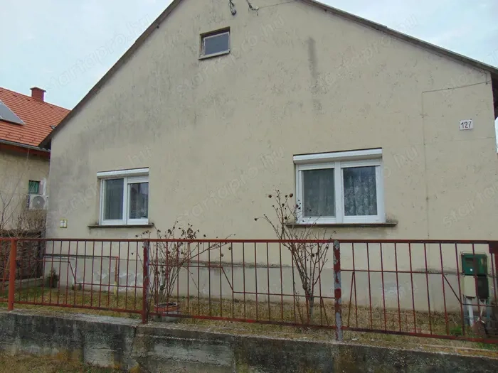 Győrszentivánon három szobás családi ház eladó