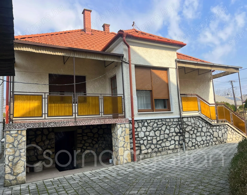 Kapuvár - magasföldszintes 3 szobás családi ház eladó