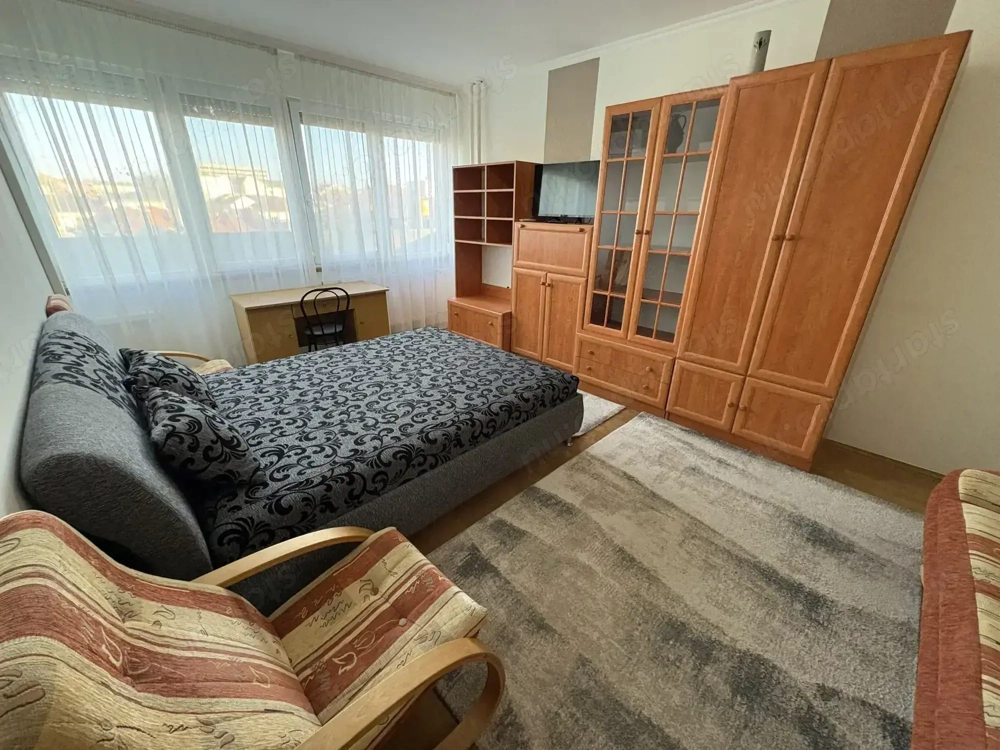 Nyíregyházán a Búza téren bútorozott, gépesített lakás kiadó!