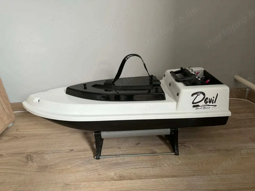 Devil pro típusú etetőhajó