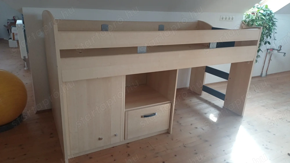 Masszív, félmagas gyermek ágy