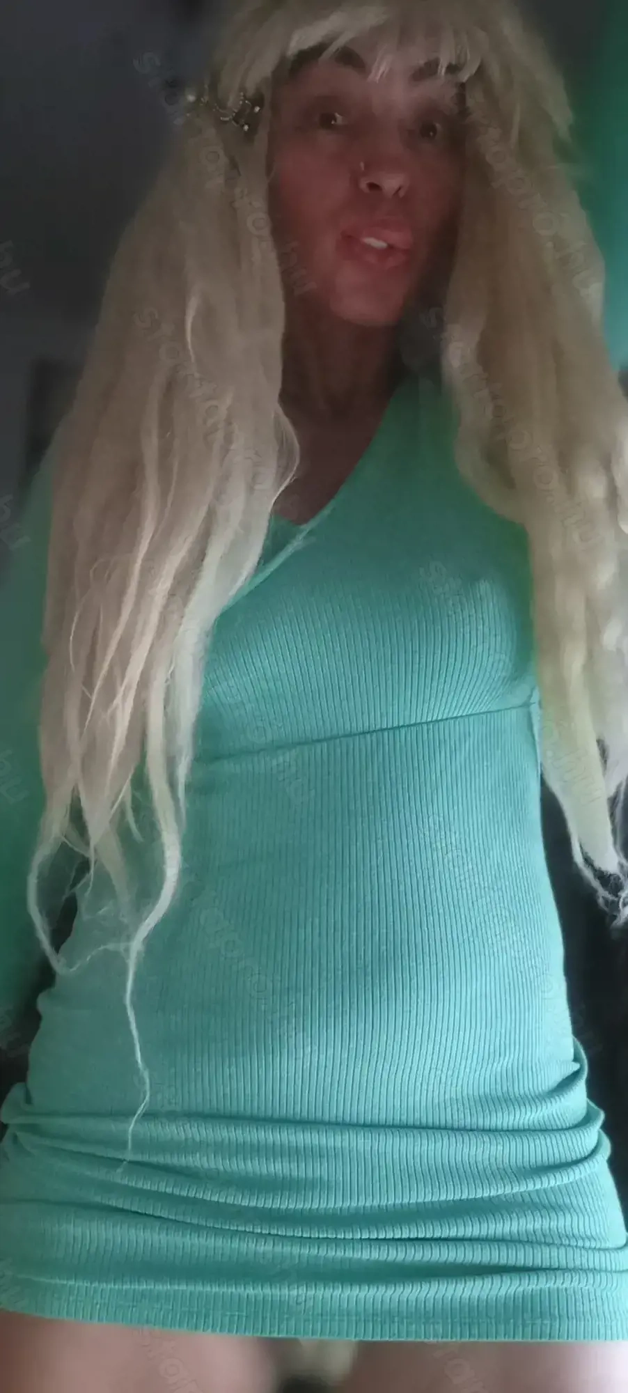 Keresek Chatelni Kamerázni váró fiúkat.